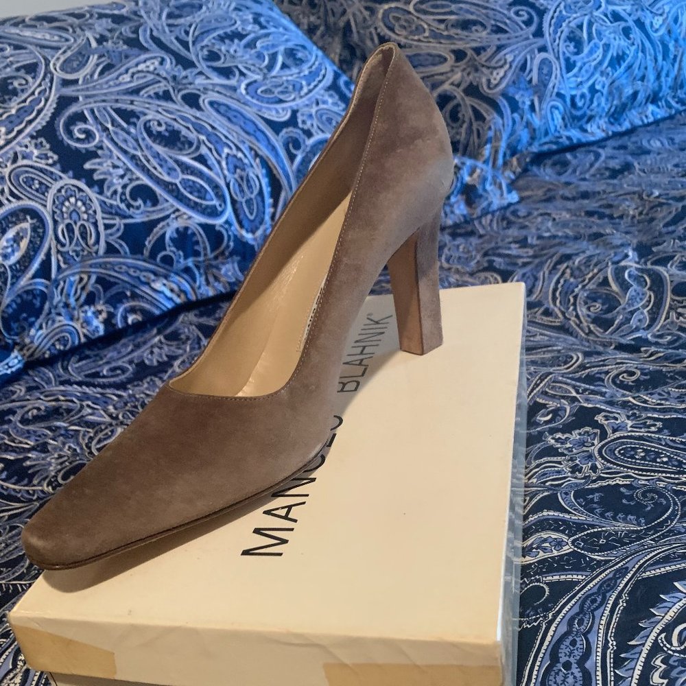 Manolo Blahnik Taupe Suede Pumps 37.5